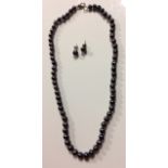 WITHDRAWN A VINTAGE BLACK PEARL AND SILVER NECKLACE AND EARRING SET The single strand of pearls