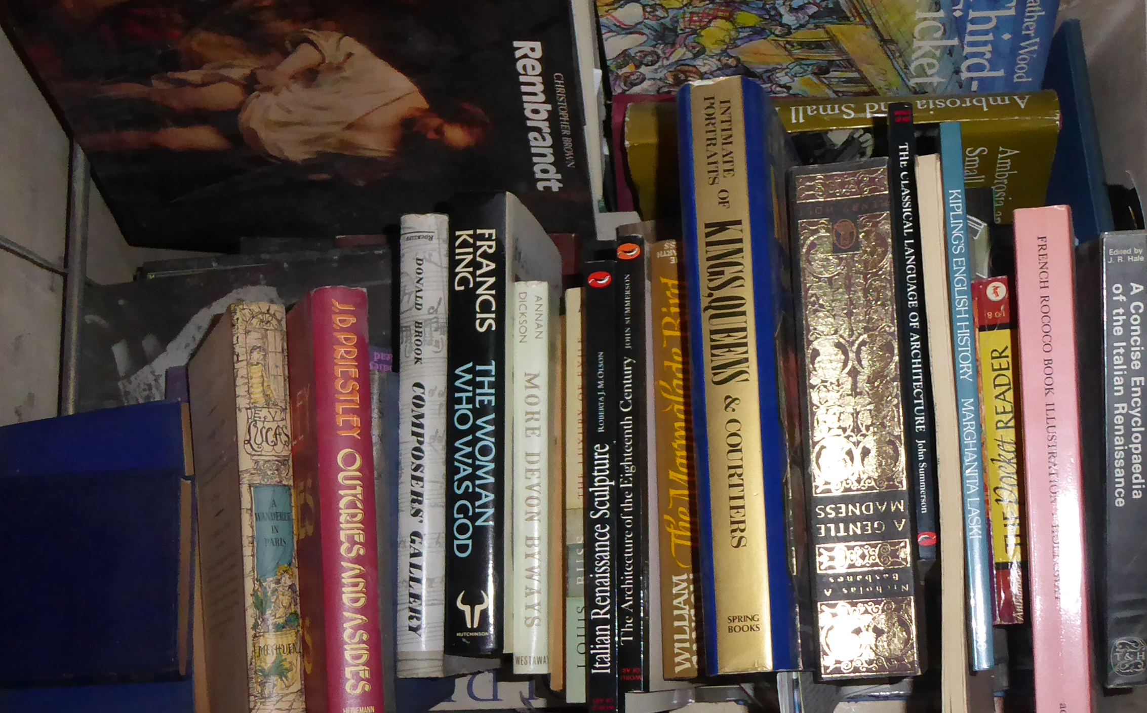 A LARGE COLLECTION OF MAINLY 20TH CENTURY LITERATURE, ART AND HISTORY BOOKS.