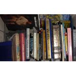 A LARGE COLLECTION OF MAINLY 20TH CENTURY LITERATURE, ART AND HISTORY BOOKS.