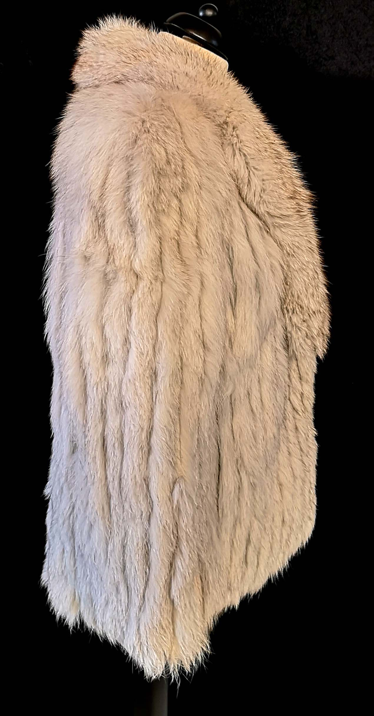 THE TAUBE COLLECTION, LONDON, A NORWEIGEN BLUE FOX SHORT COAT (size 14). - Image 2 of 2