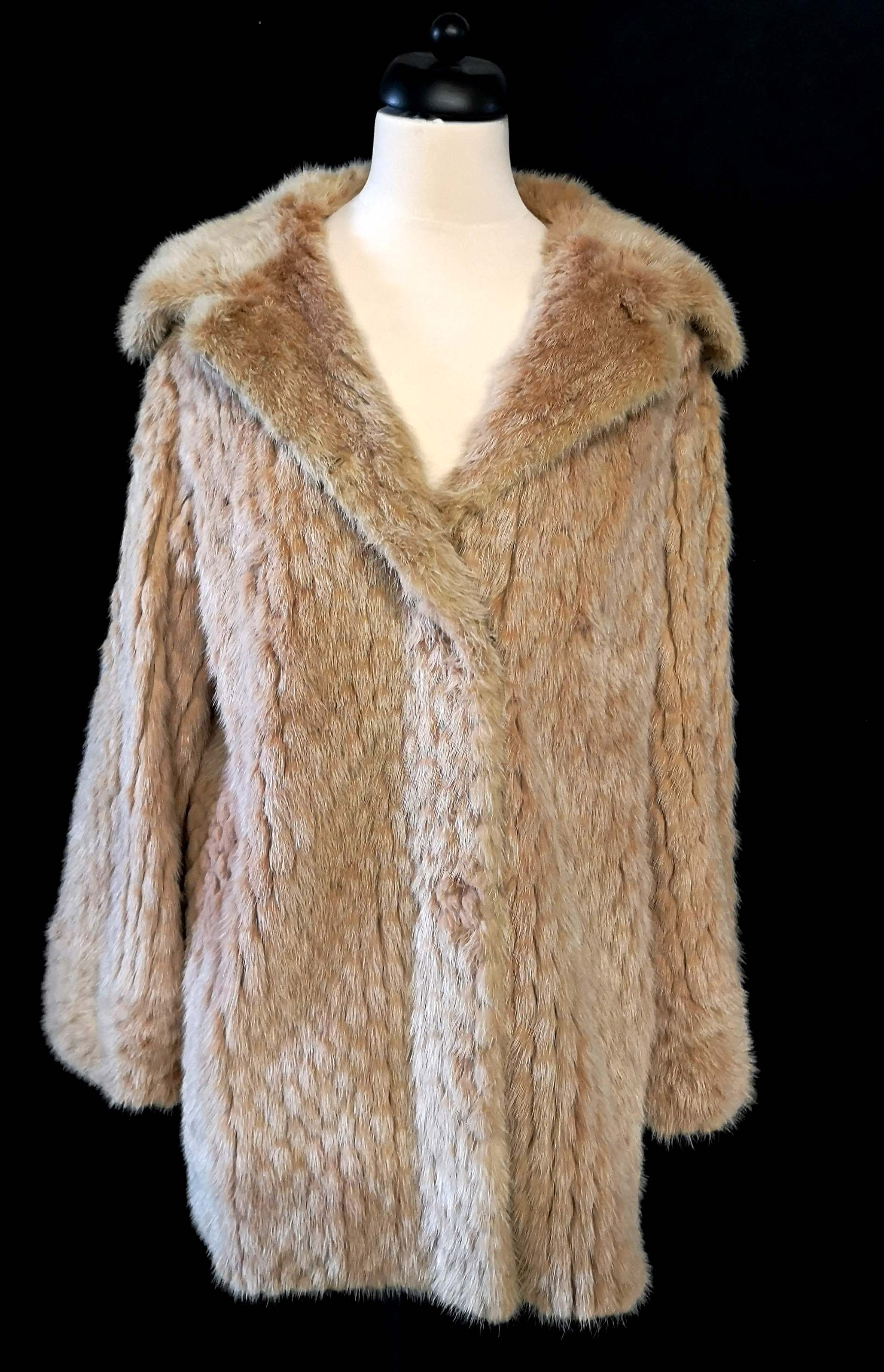 A VINTAGE BEIGE MINK SHORT COAT Fully reversible with a patchwork leather effect to one side.