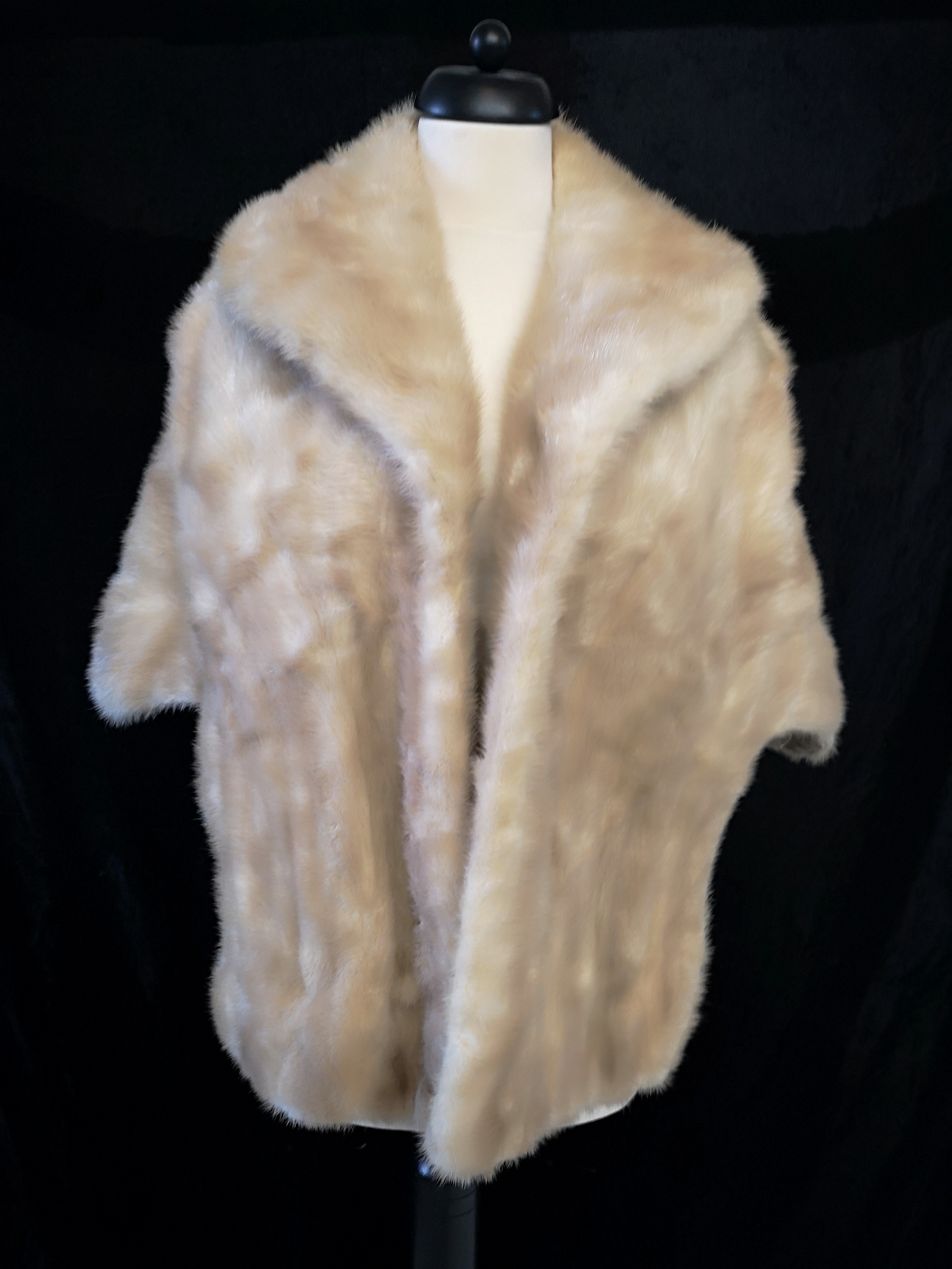 BUFFUMS, CALIFORNIA, A VINTAGE 1950'S CREAM MINK EVENING CAPE.