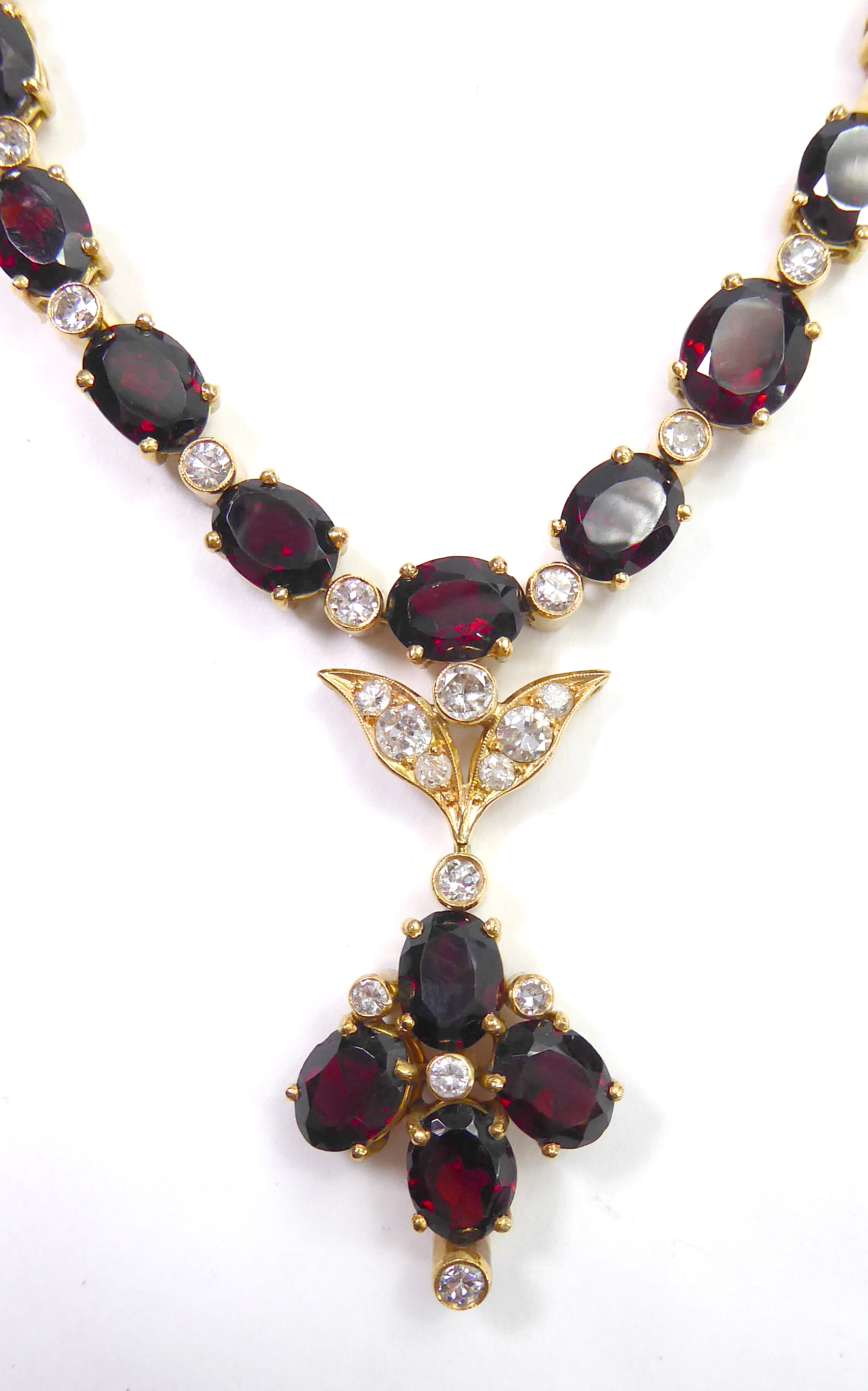 A GARNET AND DIAMOND ENCRUSTED NECKLACE AND MATCHING EARRINGS. (61.6g) - Image 10 of 23