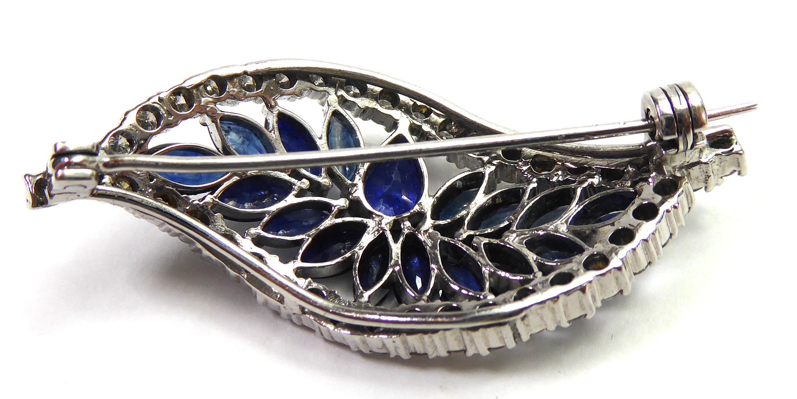 A SAPPHIRE AND DIAMOND LEAF BROOCH Set in white gold. (11.9g) - Image 6 of 11