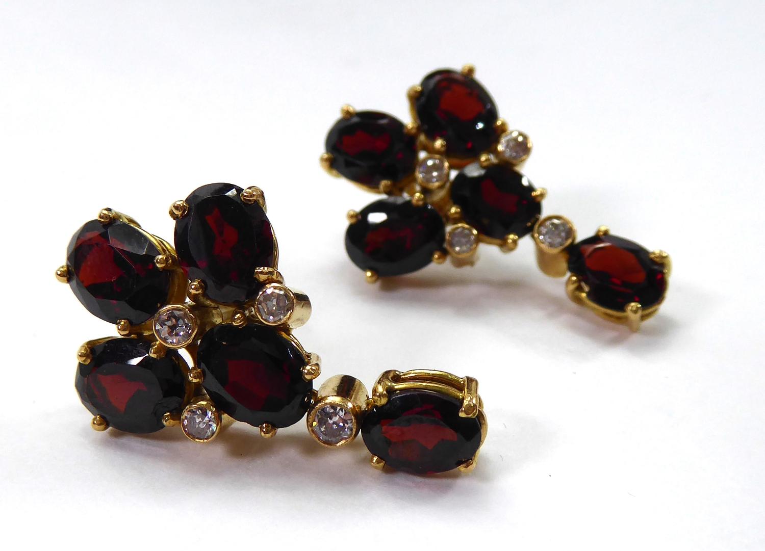 A GARNET AND DIAMOND ENCRUSTED NECKLACE AND MATCHING EARRINGS. (61.6g) - Image 7 of 23