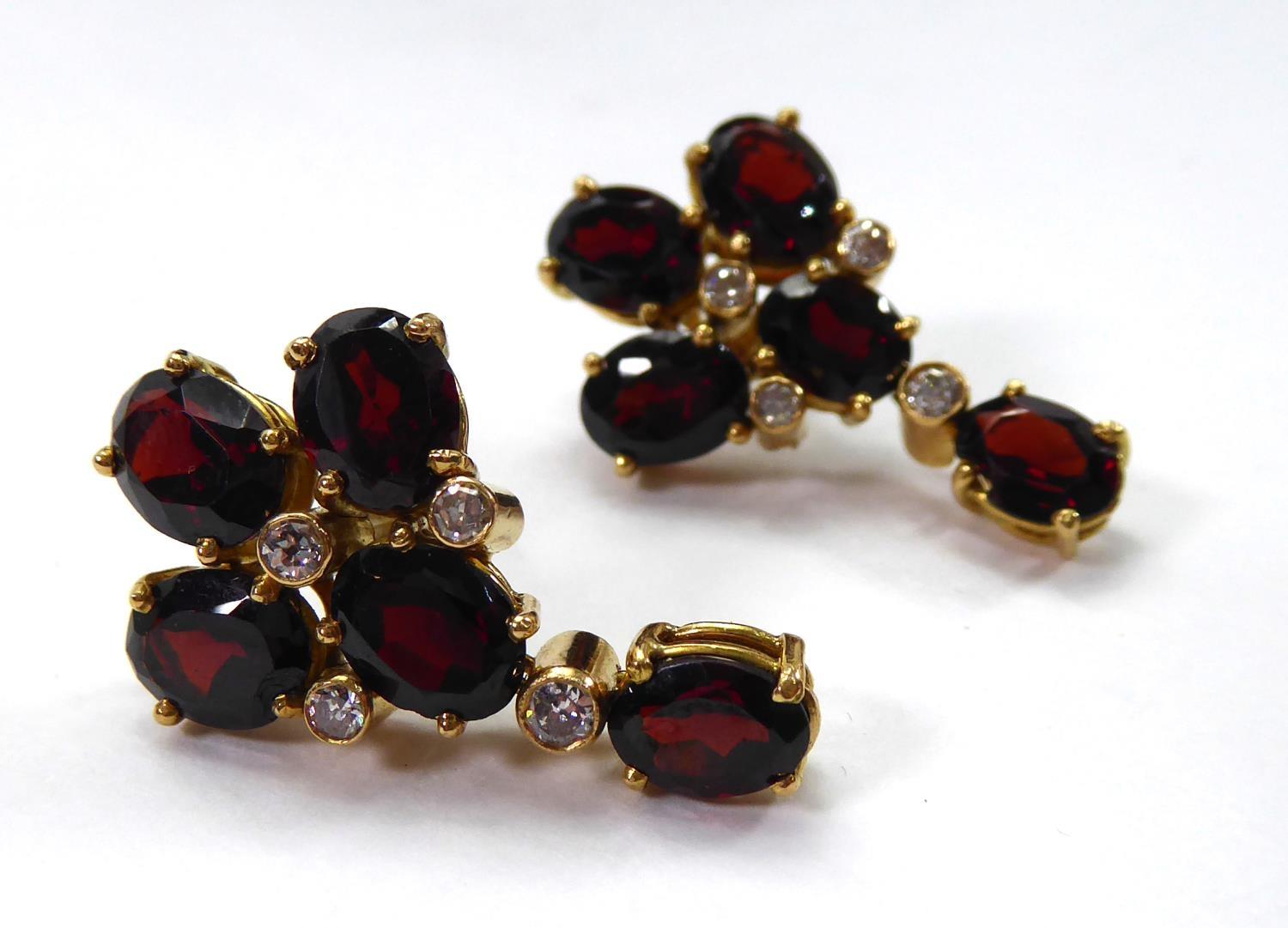 A GARNET AND DIAMOND ENCRUSTED NECKLACE AND MATCHING EARRINGS. (61.6g) - Image 5 of 23