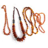 A VINTAGE AMBER NECKLACE The single strand of graduating discs form Amber beads with white metal