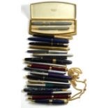 A COLLECTION OF VINTAGE FOUNTAIN PENS Including Shaeffer and Parker, four having 14k gold nibs.