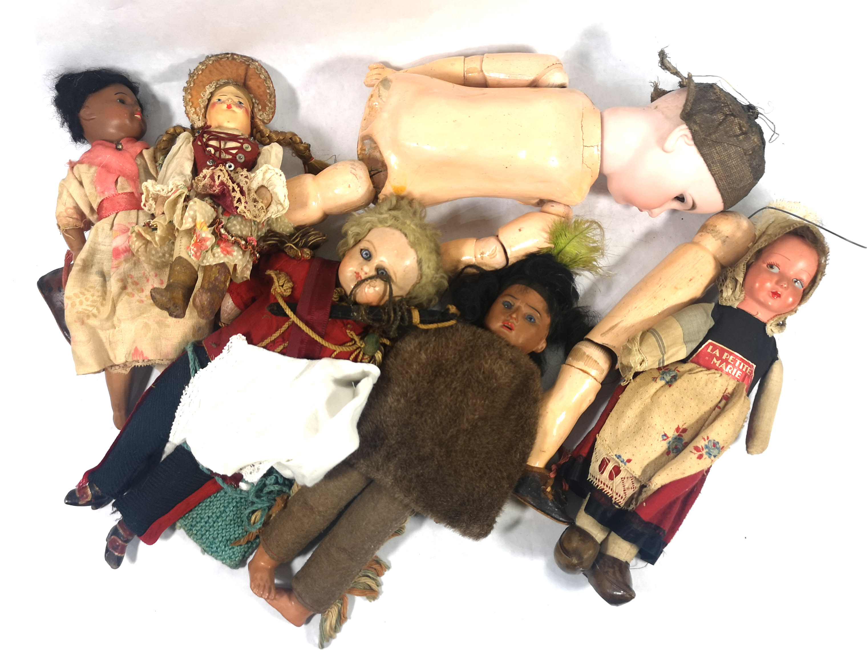 A COLLECTION OF LATE 19TH/EARLY 20TH CENTURY BISQUE PORCELAIN AND PAPIER-MÂCHÉ DOLLS Including