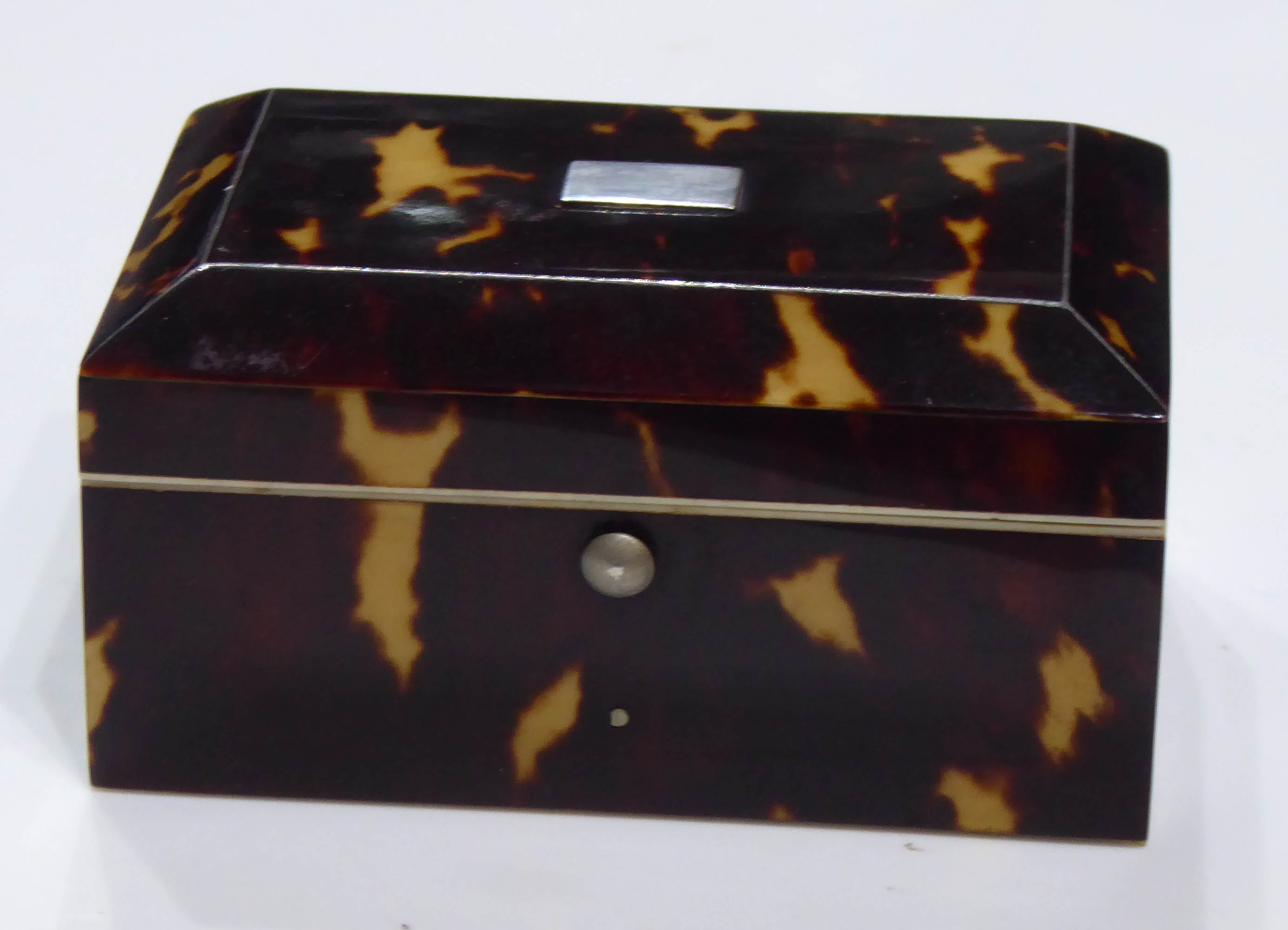 A VICTORIAN TORTOISESHELL AND IVORY BOX With sarcophagus top and blue lining. (approx 8cm x 5cm x