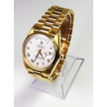 ROLEX, OYSTER PERPETUAL DAYDATE, AN 18CT GOLD GENT'S WRISTWATCH Having a white dial with gilt number