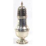 AN EARLY 20TH CENTURY SILVER BALUSTER SUGAR CASTER With a pierced dome lid. (approx 19cm)