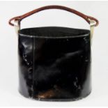KENZO, BLACK PATENT LEATHER HANDBAG With brown leather handle. C