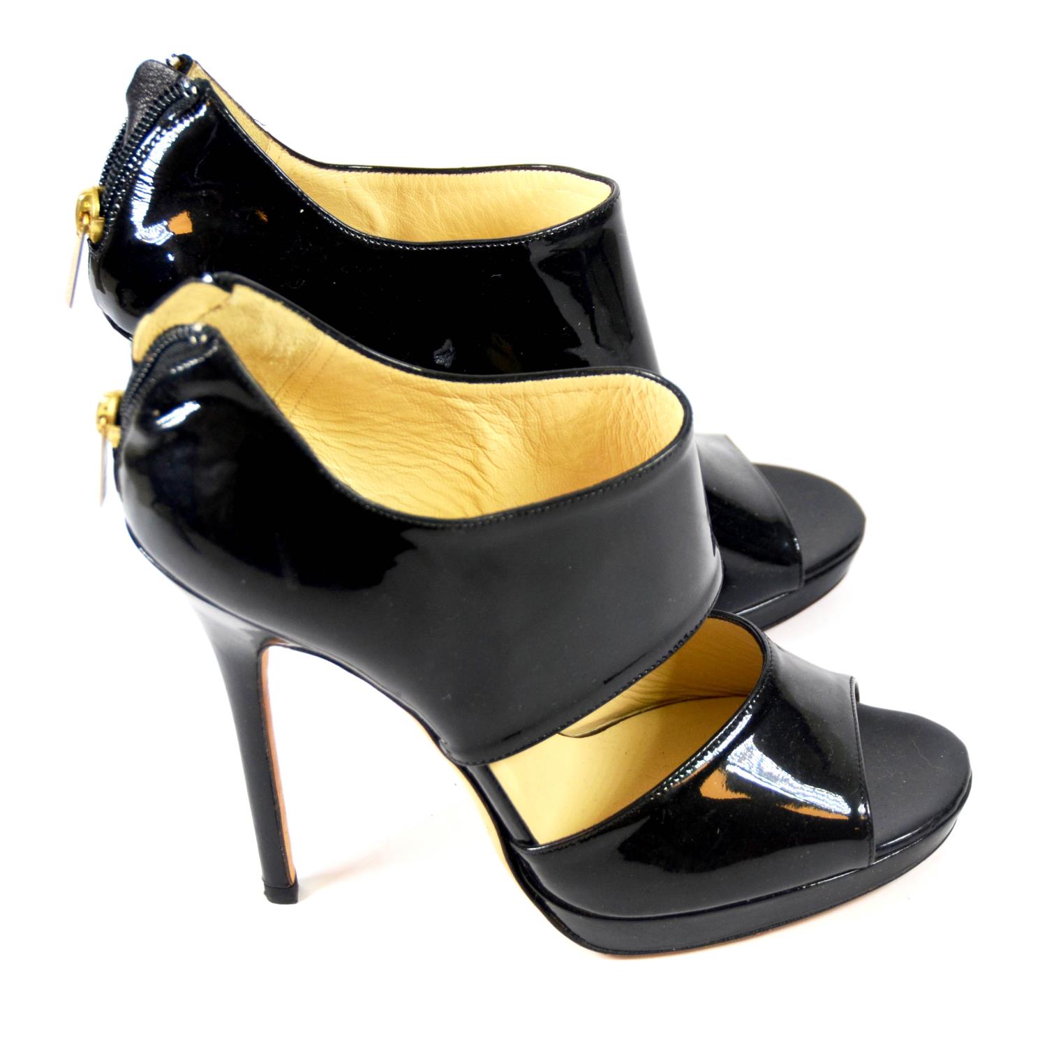 JIMMY CHOO, BLACK PATENT LEATHER SANDALS With open toe, back zip, foot and ankle support (size - Image 3 of 5