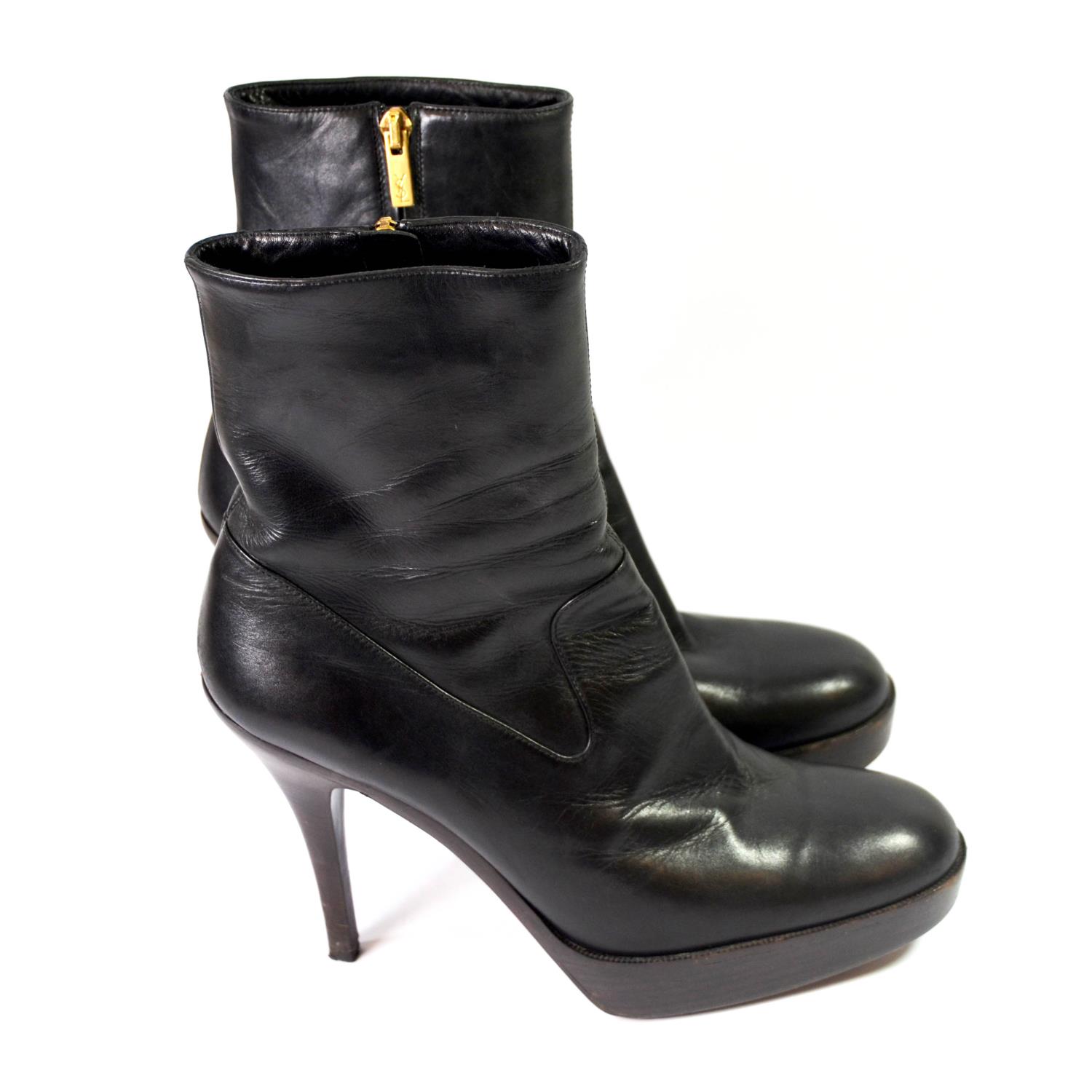 YVES SAINT LAURENT, BLACK LEATHER ANKLE BOOTS With side zip, rounded toe with slight platform, 11. - Image 3 of 5