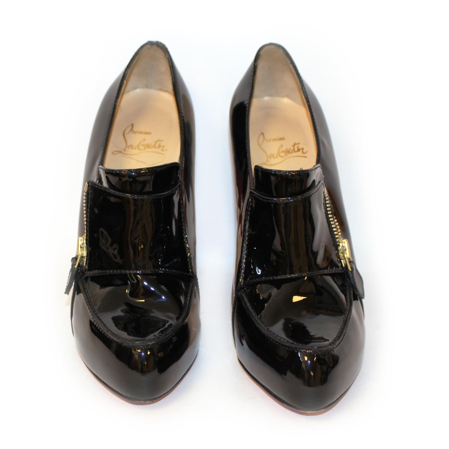 CHRISTIAN LOUBOUTIN, BLACK PATENT LEATHER With double tongue and gilt metal zip to side (size - Image 2 of 5