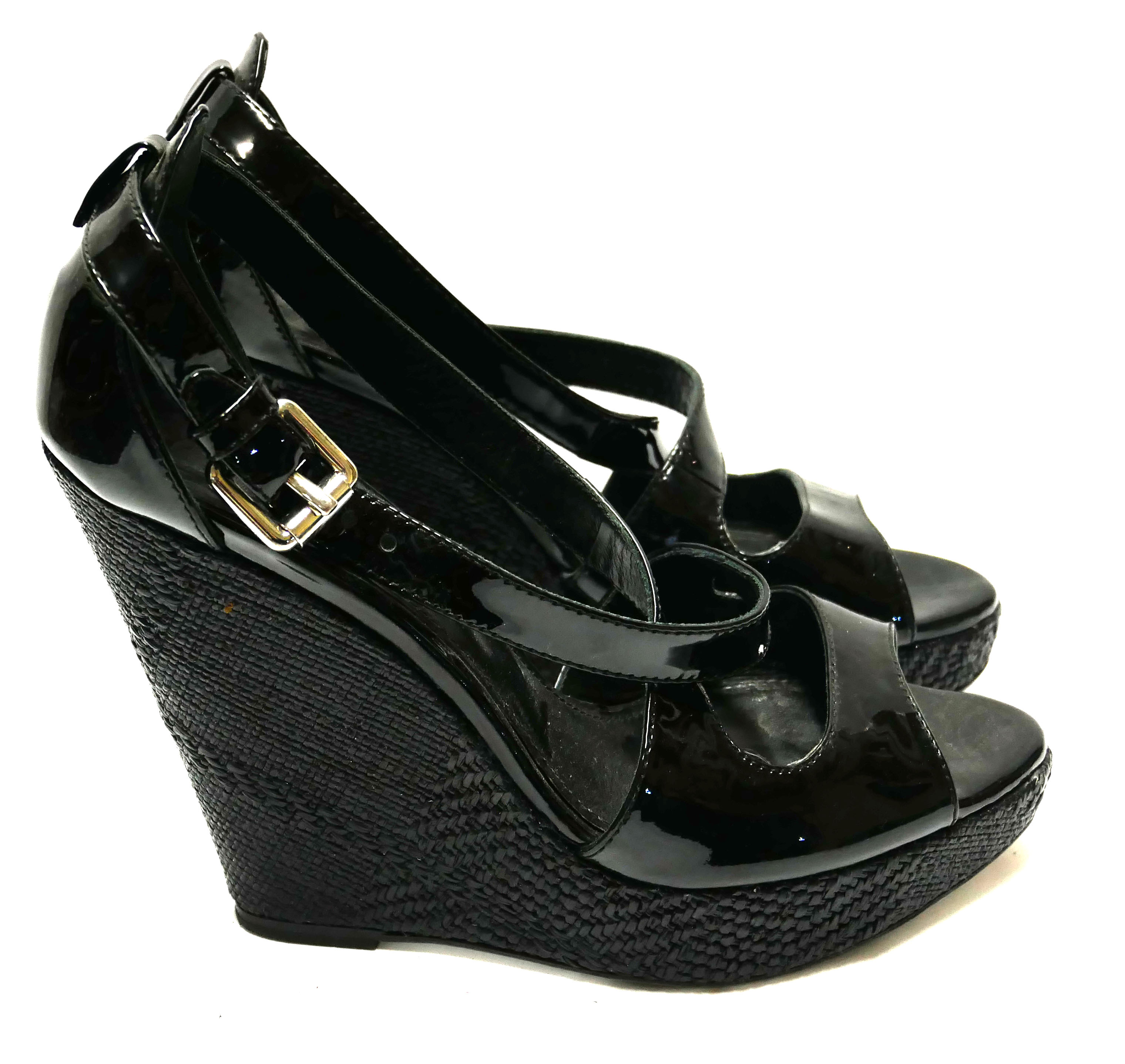 BURBERRY, A PAIR OF PATENT BLACK LEATHER OPEN TOE WEDGES (size 39). Condition: C - Image 2 of 3