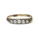 An Edwardian five stone carved head diamond ring,five graduated old Swiss cut diamonds claw set to