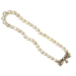 A single row graduated cultured pearl necklace,with thirty-seven graduated cultured pearls, 8.5 to