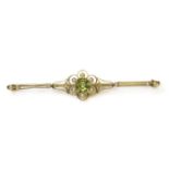 An cased Edwardian gold peridot and seed pearl bar brooch,an hexagonal cut peridot, milligain set