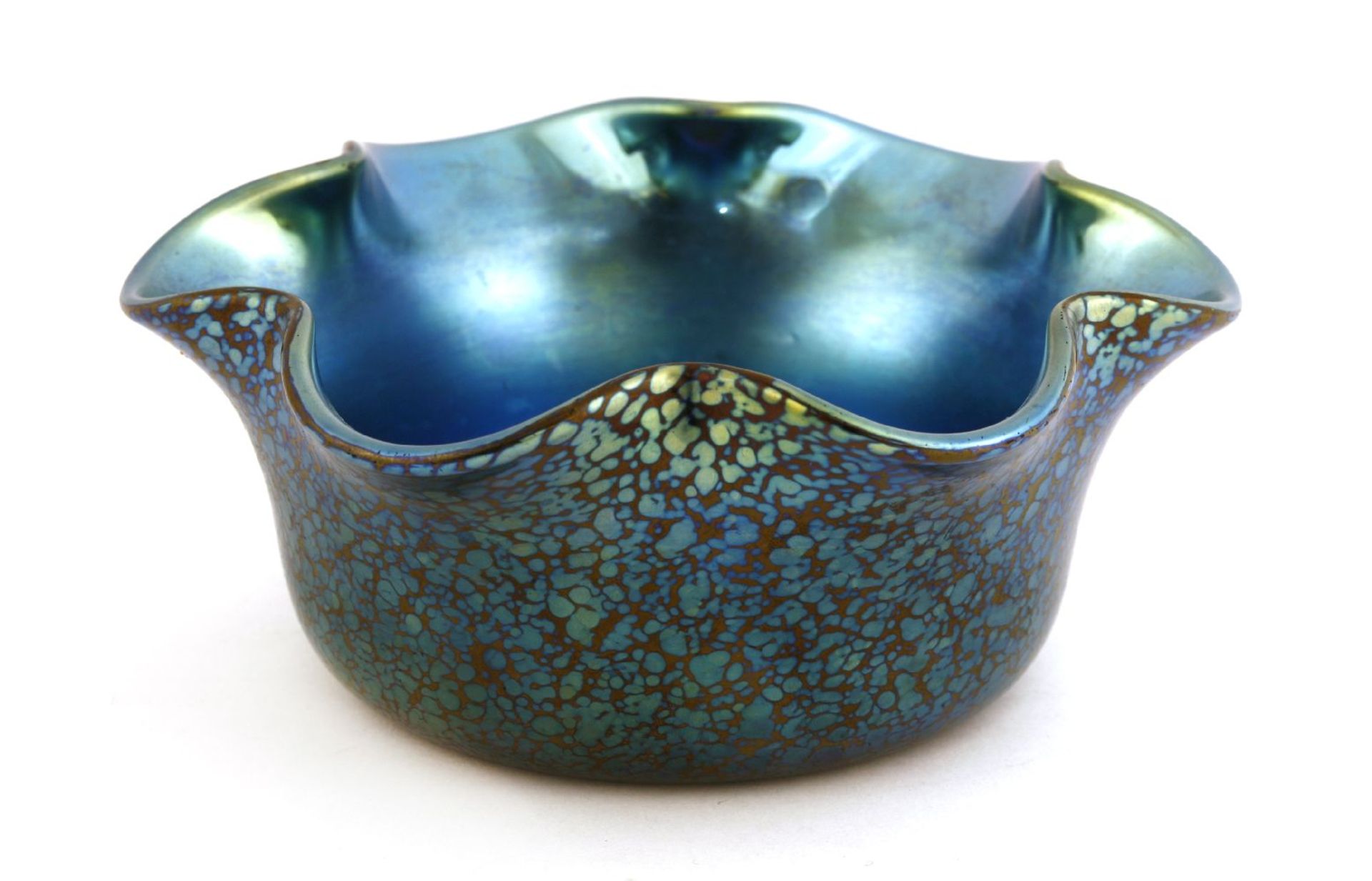 A Loetz glass bowl,the shaped rim with a plain iridescent centre,16.5cm diameter