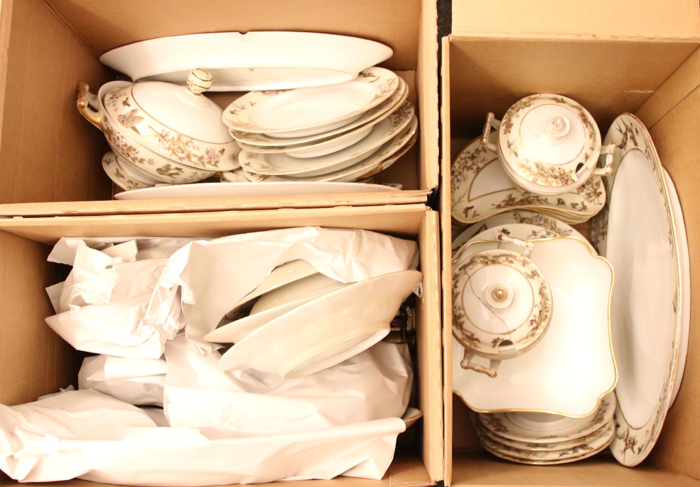 A large Czechoslovakian porcelain dinner service, with meat plates, tureens, etc. Some marked for ' - Image 2 of 2