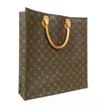 A Louis Vuitton Sac Plat monogram handbag, featuring the makers classic monogrammed canvas with