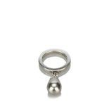 A Gucci teardrop ring, featuring a silver toned metal body