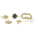 A collection of gold jewellery, to include a gentlemen's haematite intaglio signet ring, (tested