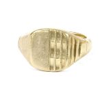A gentlemen's 9ct gold signet ring, 9.42g, with textured detail, size R