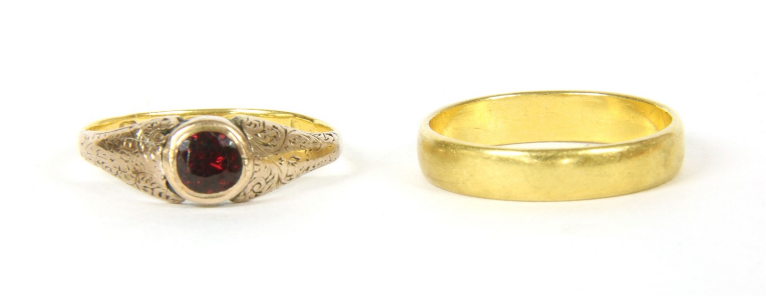 A 22ct gold wedding ring