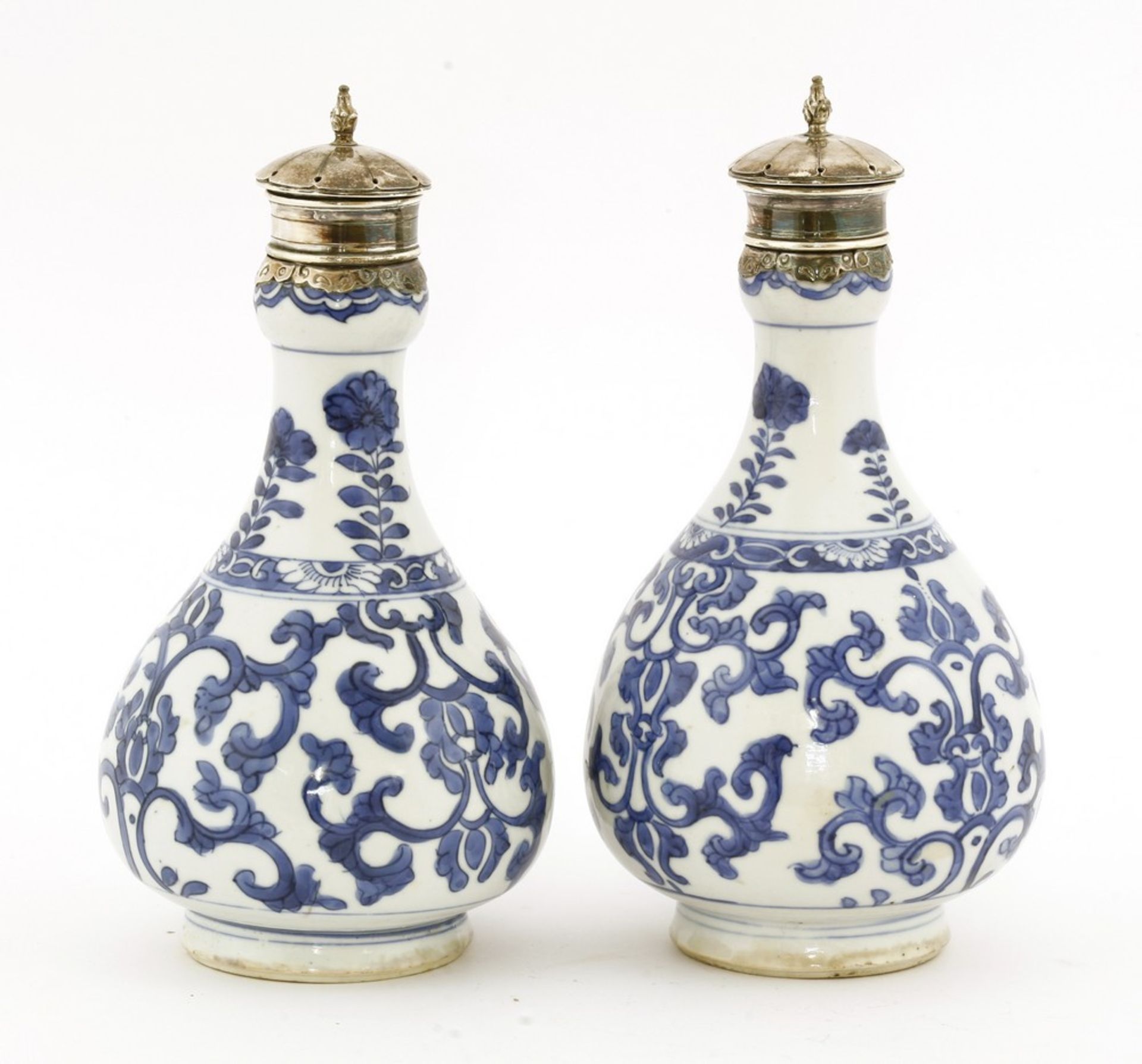 A pair of Chinese blue and white bottles - Image 2 of 2
