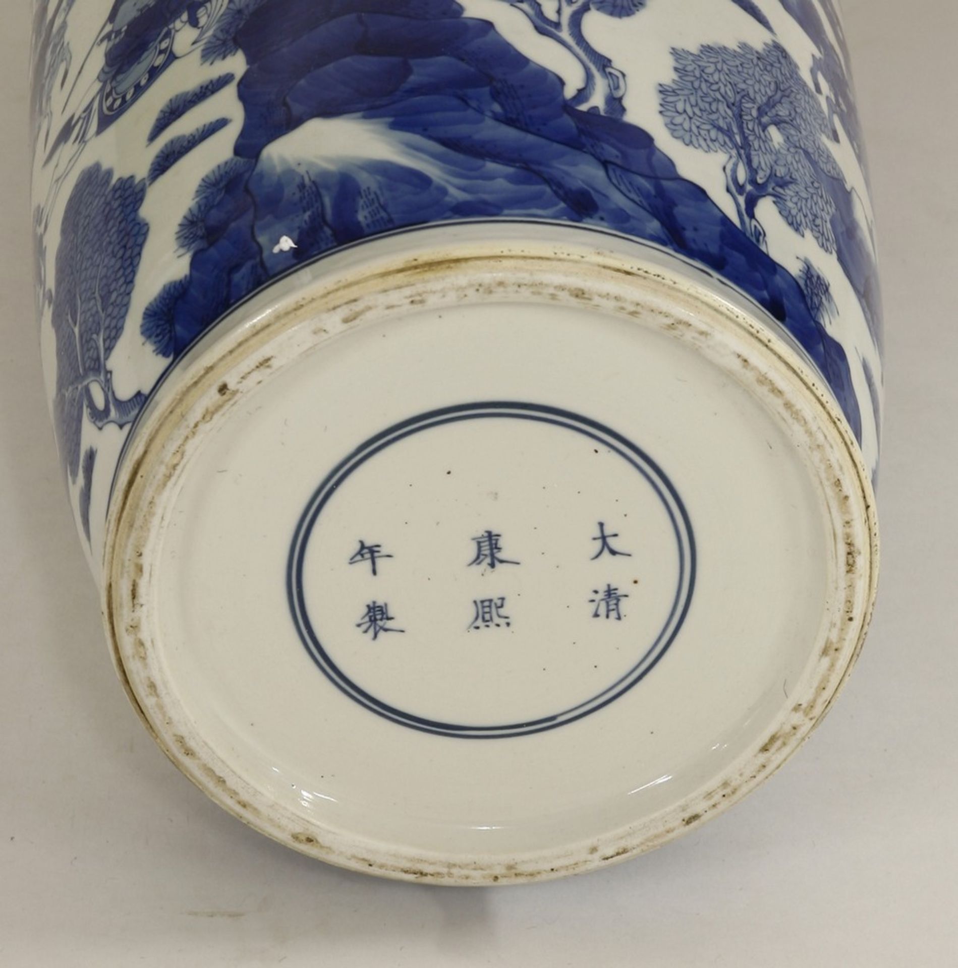 A Chinese blue and white rouleau vase - Image 3 of 3