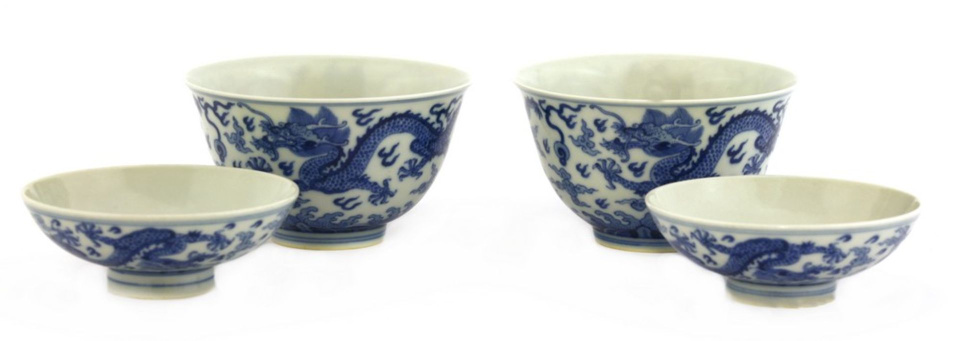 A pair of Chinese blue and white bowls and covers - Image 4 of 4