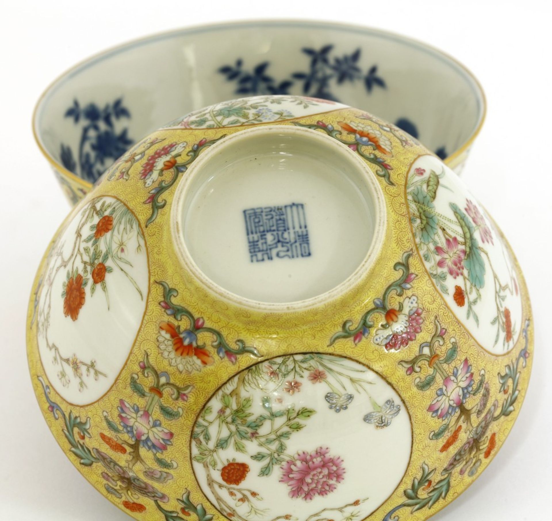 A pair of Chinese famille rose bowls - Image 3 of 3