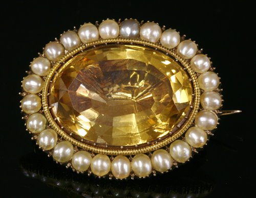 A Georgian gold foiled back citrine and split pearl brooch/pendant,