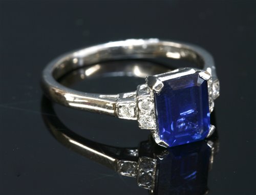 An 18ct white gold single stone sapphire ring,
