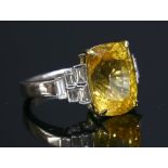 An 18ct white gold single stone yellow sapphire ring,