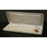 A single row uniformed cultured pearl necklace