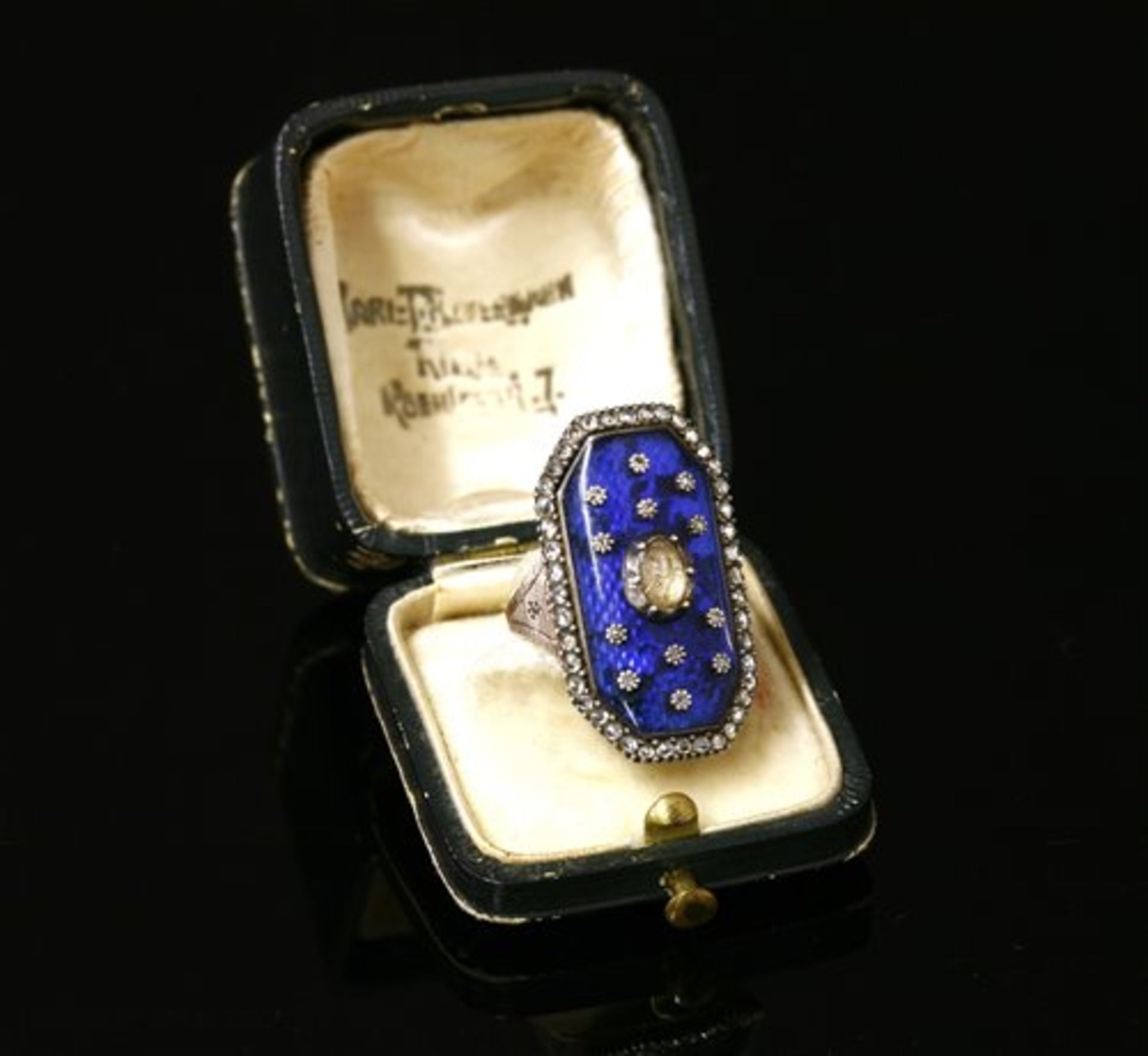 A Georgian diamond and enamel plaque ring, c.1800 - Image 4 of 4