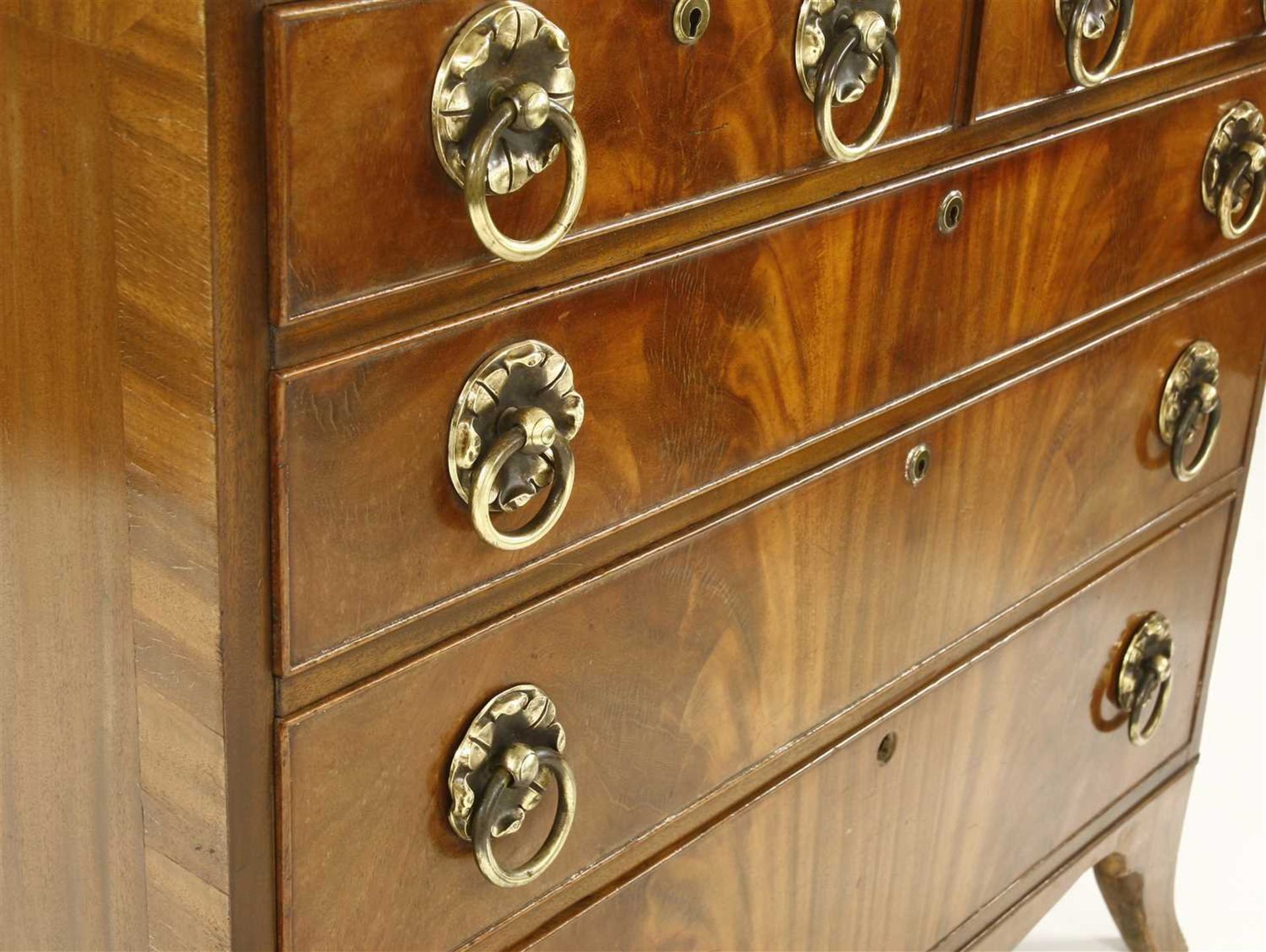 A George III and later flame mahogany chest of drawers - Bild 2 aus 2