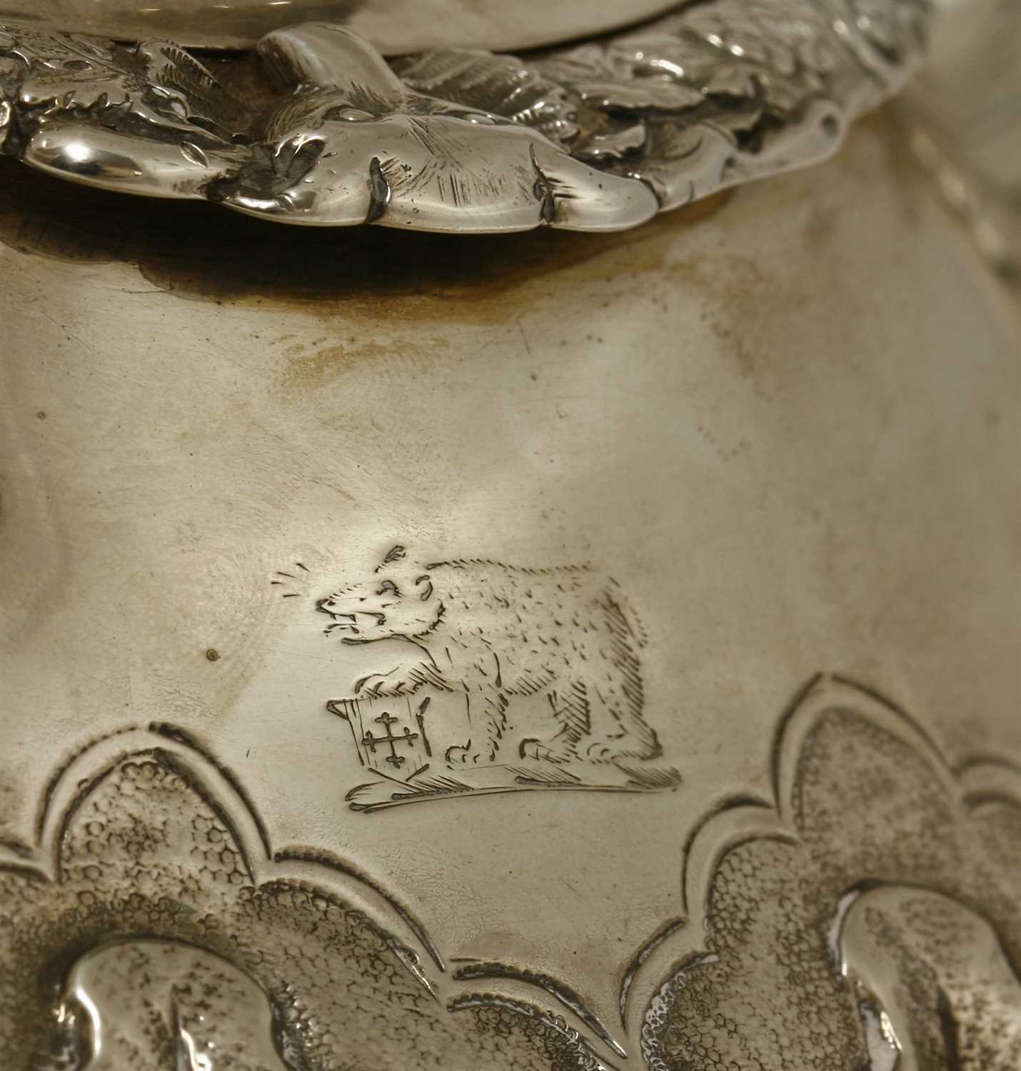 A William IV silver teapot - Image 3 of 3