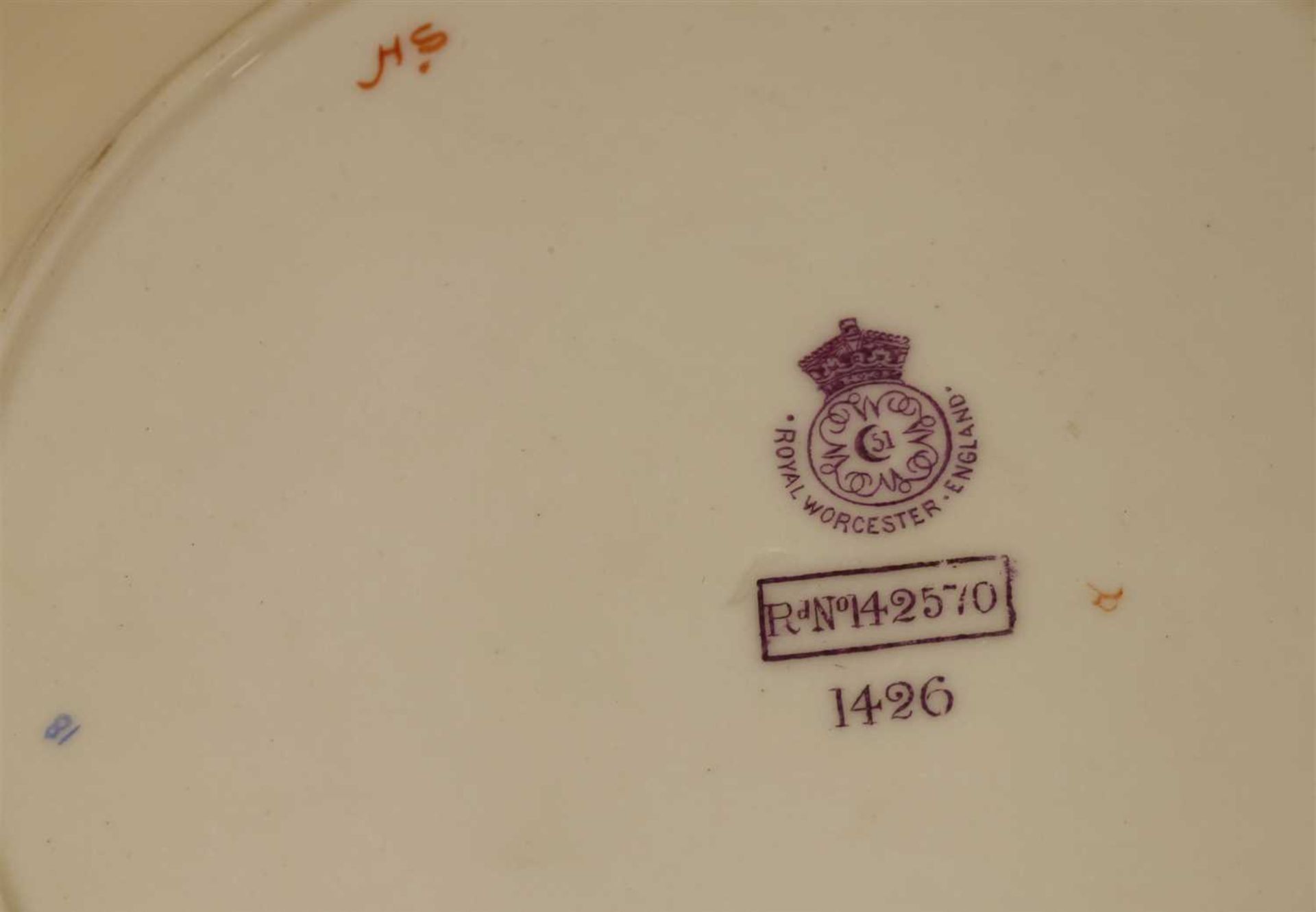 A pair of Royal Worcester blush ivory cabinet plates - Image 2 of 2