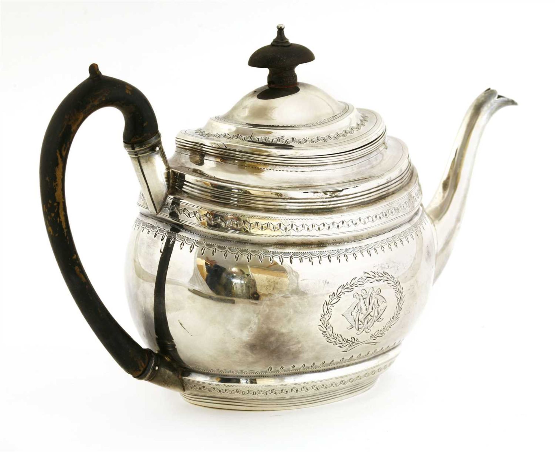 A George III silver teapot - Image 4 of 4