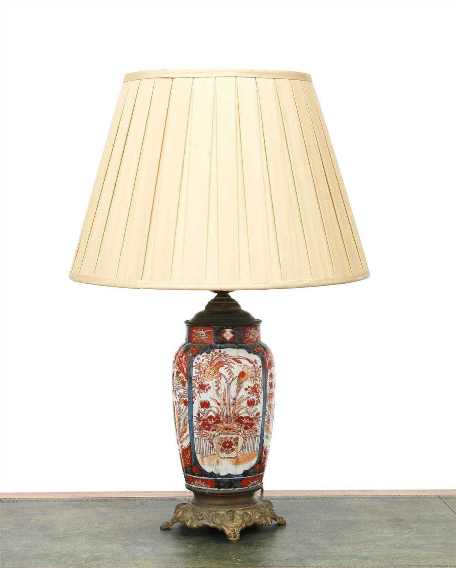 An Imari vase table lamp,