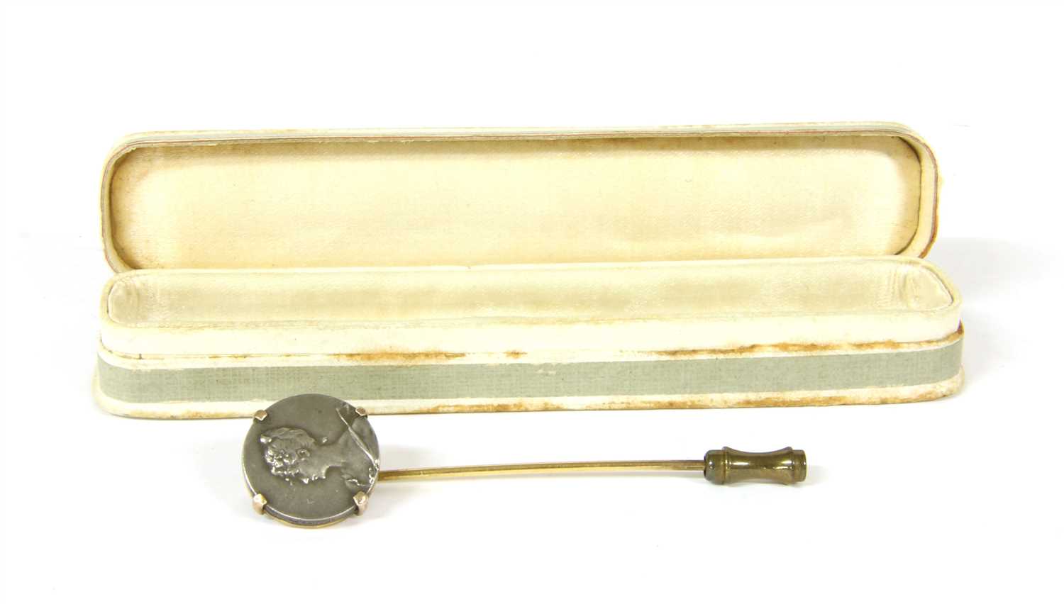 A Continental gold stick pin with an Art Nouveau medallion claw set in the top - Image 2 of 2