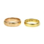 An 18ct gold D section wedding ring,