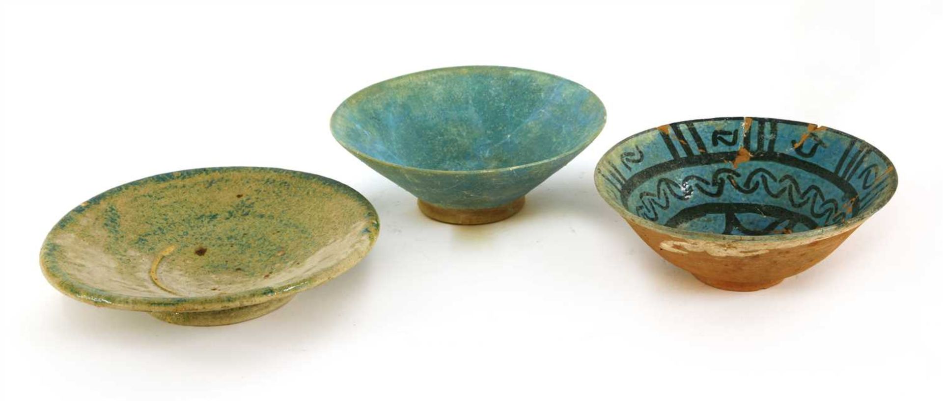 A Raqqa turquoise-glazed bowl,