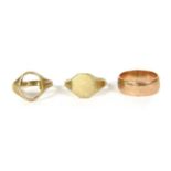 A 9ct gold signet ring,