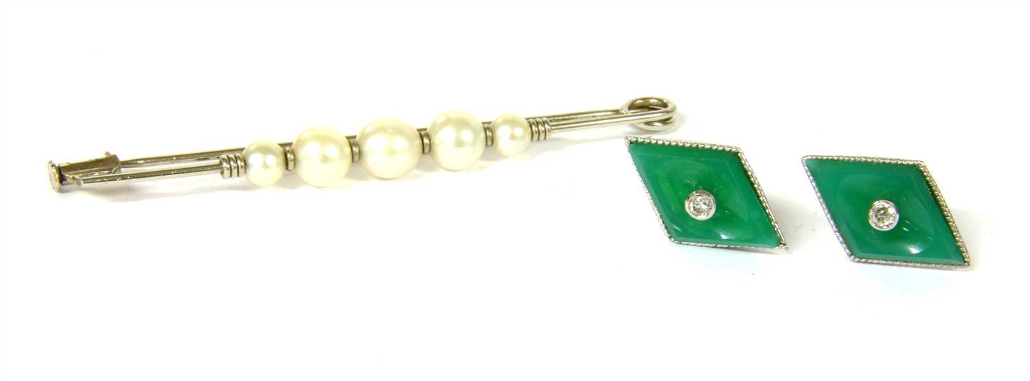 A cultured pearl bar brooch,